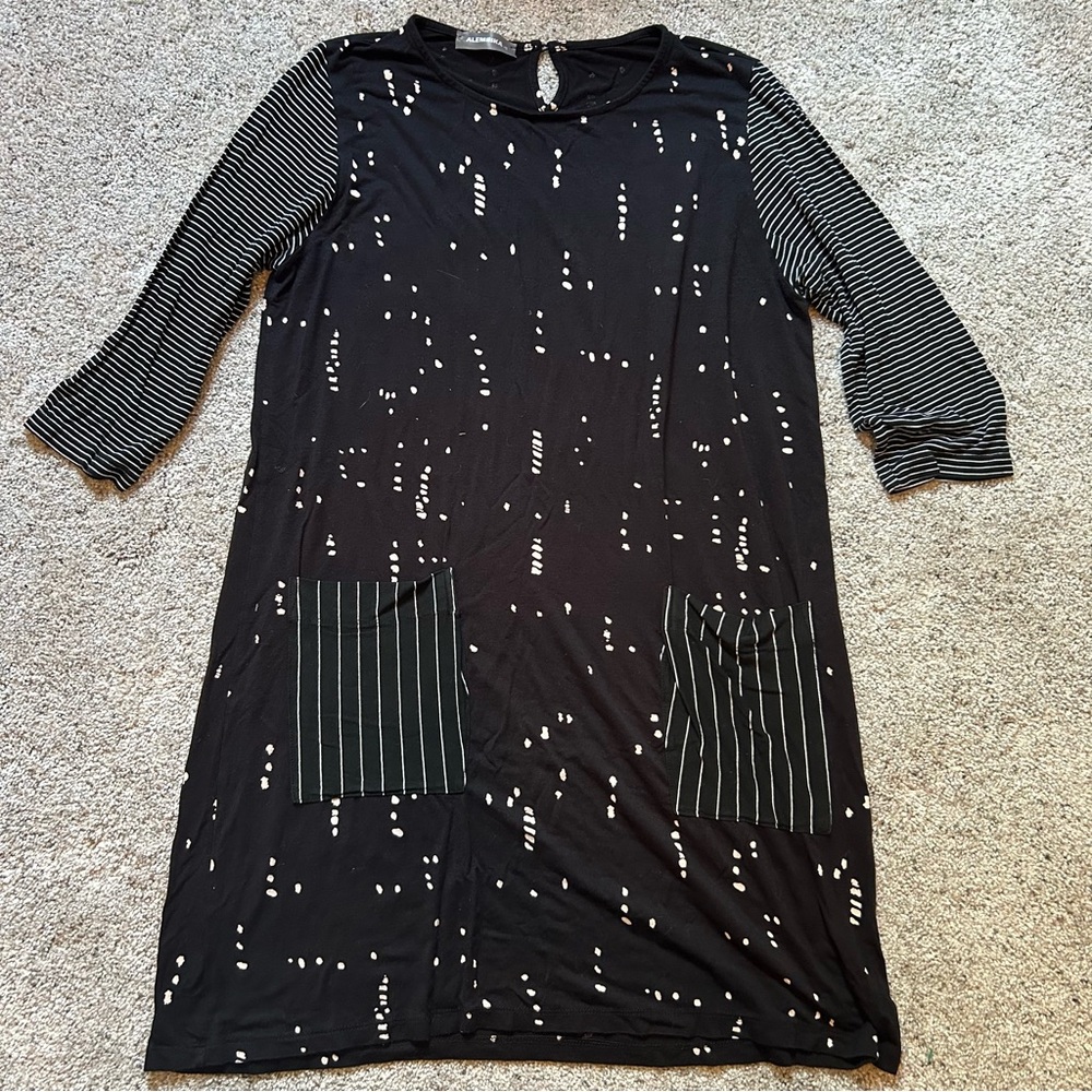 Alembika black and white dress striped sleeves pockets